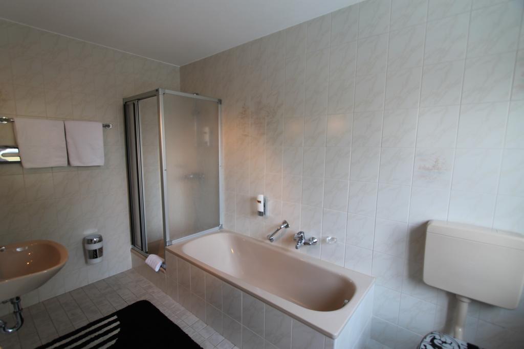 Hotel Pension Schwansee シュヴァンガウ 部屋 写真